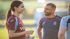 صورة أثارت الجدل.. الذكاء الاصطناعي يكشف حقيقة صورة صلاح مع مدربة في مران