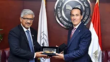 منها الغزل والنسيج والهواتف المحمولة.. باكستان تدرس ضخ استثمارات في 5 قطاعات بمصر