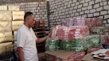 قبل طرحها بالأسواق.. ضبط كيان غير مرخص لتصنيع حلوى المولد في الشهداء (صور)