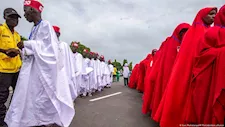 بدعم حكومي ومساعدات مالية.. نيجيريا تنظم حفل زفاف جماعي لـ1500 عريس وعروس