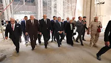 بالصور.. وزير العدل يتفقد "مدينة العدالة" ويشيد بمعدلات التنفيذ