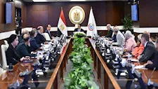 وزير الصحة يبحث تطوير خدمات التأمين الصحي.. وبروتوكولات جديدة للتدريب