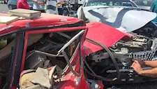 "العربيات بقت خردة".. حادث مروع ينهي حياة شاب على طريق الواحات