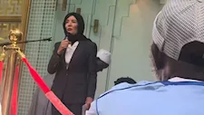 ظهور حاكمة نيويورك بالحجاب في مسجد يشعل جدلا (فيديو)