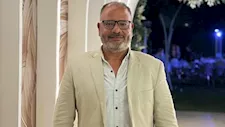 اختل توازنه على السلم.. إصابة معلم أثناء صيانة فصل بمدرسة في السويس -فيديو 