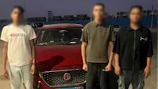 ضبط طالب ومرافقيه بعد ظهورهم في فيديو لأداء حركات استعراضية بالسيارات في