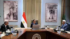 مدبولي يتابع تسوية مديونية "القابضة للغزل والنسيج" لدى التأمينات