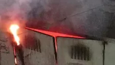 حريق داخل كابينة كهرباء في شبرا الخيمة والدفع بسيارات الإطفاء للسيطرة على النيران