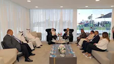 وزير الطيران يبحث مع مسؤولين عرب وأفارقة دعم التشغيل الجوي