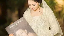 قُتل غدرًا.. عروس الحسينية تحتضن صورة شقيقها في ليلة زفافها بالشرقية