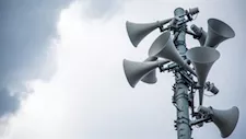 الدفاع المدني السعودي يطلق الإنذار المبكر في محافظة الطائف