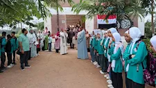 ممر شرفي ومزمار.. تكريم مدير مدرسة برقطا في القليوبية بعد "أزمة الجلابية"