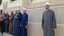 العمامة والجلباب والخمار الأبيض.. مشاهد الانضباط بمعاهد الأزهر في أسيوط