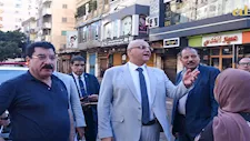 خطوط سير لخدمة المدارس.. محافظ الإسكندرية يتفقد جراج النقل العام(صور)