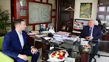 "ليه نقابة المعلمين بتدي المعلم 300 جنيه كل 3 شهور؟".. نقيب المعلمين يجيب لمصراوي 