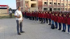 حذر الطلاب منه وارتداه في الطابور.. إحالة مدير مدرسة بكفر الشيخ للتحقيق بسبب "شبشب"