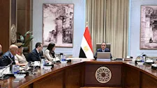 رئيس الوزراء يعقد اجتماعاً لاستعراض موقف أحد المشروعات الكبرى بالعلمين