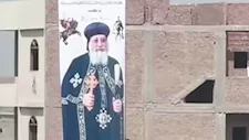زيارة تاريخية..أهالي المنيا يستقبلون البابا تواضروس بالورود واللافتات   