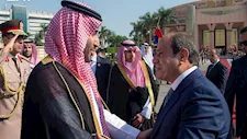 ولي العهد السعودي يبعث برقية شكر للرئيس السيسي إثر مغادرته مصر 