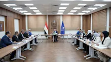 هيئة الدواء وغرفة صناعة الأدوية تبحثان تحديات السوق المصري