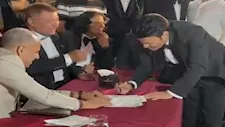 "أنا ماليش دعوة بالقايمة".. سعد الصغير يمازح المأذون في زفاف نجله