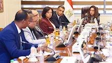 منال عوض تبحث مع محافظ البحر الأحمر تطوير الغردقة وتحسين خدماتها