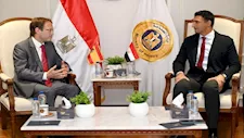 وزير الصناعة يبحث جذب شركات إسبانية جديدة لصناعة السيارات في مصر