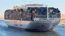 لأول مرة منذ توترات البحر الأحمر.. سفينة OOCL PORTUGAL تعبر قناة السويس 