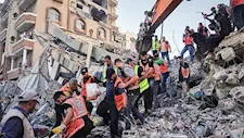 بينهم 8 أطفال.. مصرع 20 شخصا في انهيار مبنى بغزة 