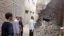 سقوط جزء من مبنى بالطوب اللبن في عزبة بهناي بالمنوفية -صور