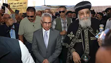بالصور- محافظ بني سويف يستقبل البابا تواضروس في زيارة تاريخية للمحافطة