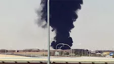 رويترز: دخان قرب مطار الرياض بعد إنذارات هجوم جوي وسماع انفجارات