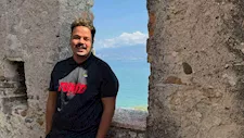بالصور- مصطفى غريب يودع أخر أيام الصيفية بطريقة كوميدية