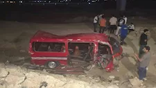 مصرع شخص وإصابة 6 آخرين في تصادم ميكروباص وملاكي على الطريق الدولي بالإسكندرية - صور 