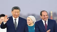 السيسي وجين بينج يفتحان الطريق أمام تصنيع السيارات الكهربائية في مصر