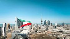 تصعيد جديد في الخليج.. مسيّرة إيرانية تُشعل حريقًا داخل مجمع سكني بالكويت