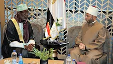 وزير الأوقاف يلتقي مفتي الكونغو ويؤكد دعم مصر العلمي والتدريبي