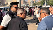 محافظ الدقهلية لسائقي السرفيس بموقف جديلة: لا تهاون مع تقسيم الخطوط
