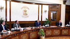 رئيس الوزراء يبحث استعدادات مؤتمر الشهر المقبل وبرنامج التحول الاقتصادي