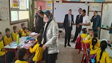 من داخل الفصول.. رئيسة مركزية التعليم العام تتابع سير الدراسة بمدارس البحيرة