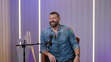 "الاستثناء الوحيد وأنا باكل حمام".. كيف رد عمرو يوسف على سؤال لميس الحديدي