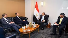 وزير الخارجية يؤكد أهمية خفض التصعيد وتغليب الحلول السياسية في اليمن