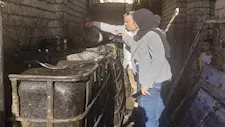 قبل إعادة تدويرها وطرحها بالأسواق.. ضبط 2500 لتر زيوت سيارات مستعملة بالمنيا -صور