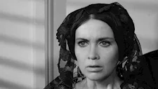 وفاة الممثلة الأمريكية أنجانيت كومر عن عمر ناهز 86 عاما