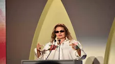 يسرا تعلق على تكريم منى زكي من مهرجان الجونة السينمائي 