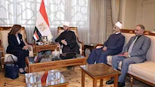 وزير الأوقاف يلتقي سفيرة مصر الجديدة لدى سنغافورة قبل بدء مهامها - تفاصيل