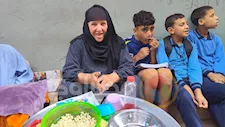 تربي 6 أبناء ببيع البلوظة والعمل بالحقول.. "أم أيمن": "عديت السبعين ولسه بشتغل" -فيديو وصور 