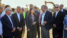 في جولة تفقدية مفاجئة.. وزيرة الإسكان تتابع تطوير الحي المتميز ورافع مياه بمدينة بدر