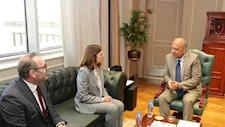 وزير الكهرباء يبحث مع سفيرة قبرص دعم الربط الكهربائي وزيادة الاستثمارات