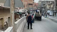 "كلاكيت تالت مرة".. سيارة تسقط بوابة كوبري الباجور وتحطم واجهة محل (صور)
